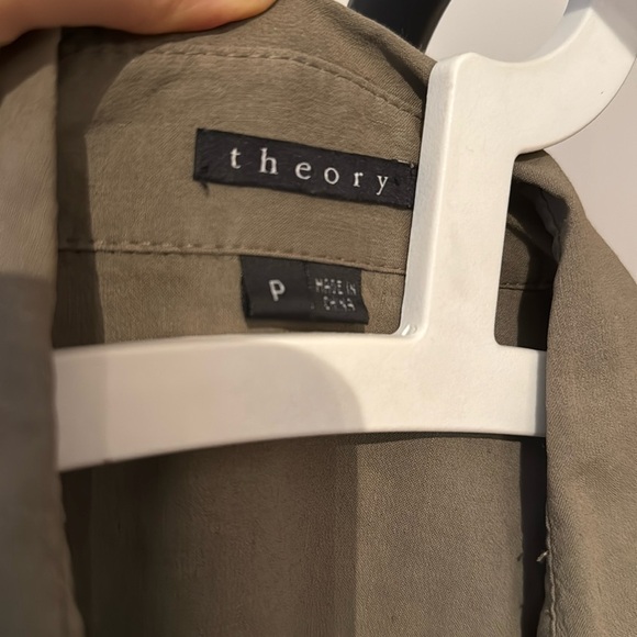 Theory button down fitted blouse - Picture 2 of 2